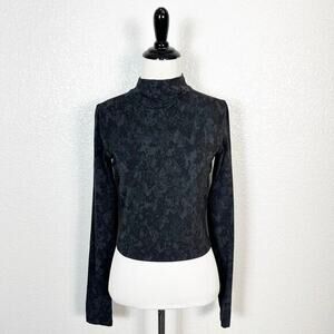 Lululemon Size 6 Active Workout All Aligned Mock Neck Long Sleeve Crop Shirt